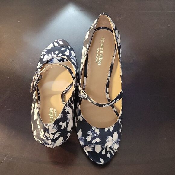 BRAND NEW NATURALIZER N5 NAVY BLUE FLORAL IRIS OPEN TOE MARY JANE COMFORT PUMP - Picture 8 of 15